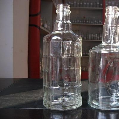 生产各种玻璃瓶，酒瓶，瓶盖